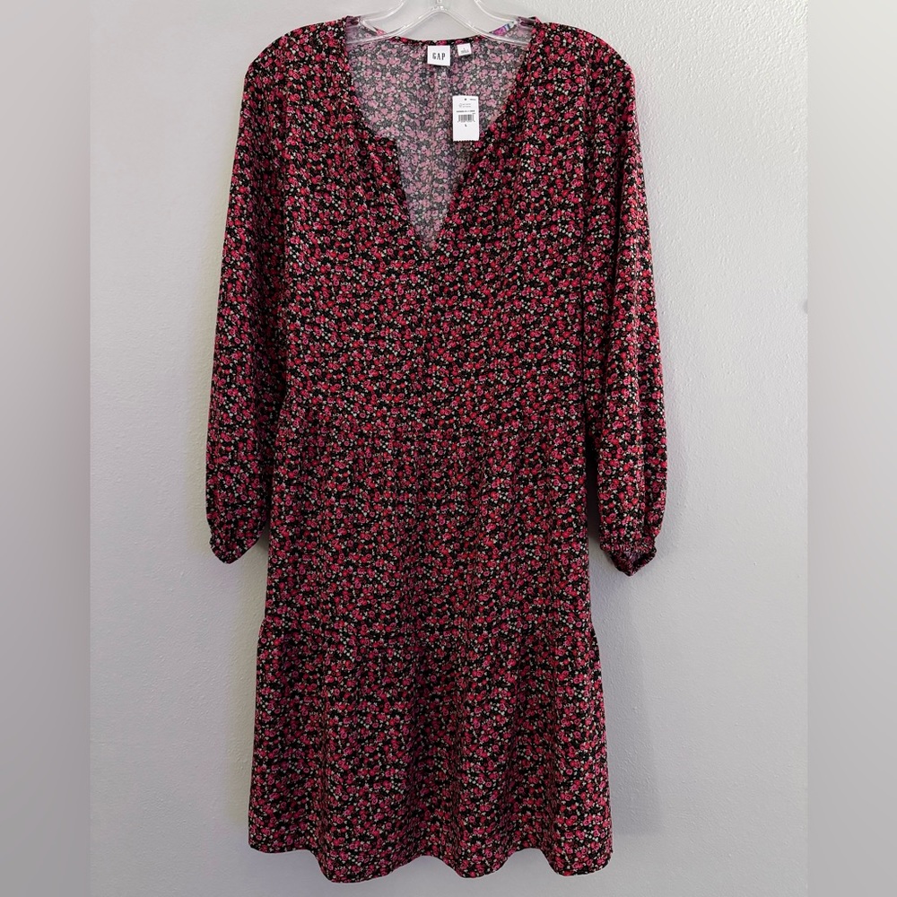 New Gap floral tiered dress red roses great for Christmas! Size Large NWT!
